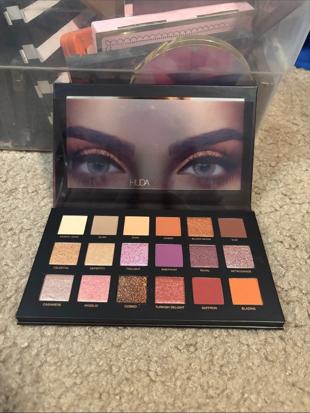 HUDA BEAUTY Desert Dusk Eyeshadow Palette - Purple & Gold